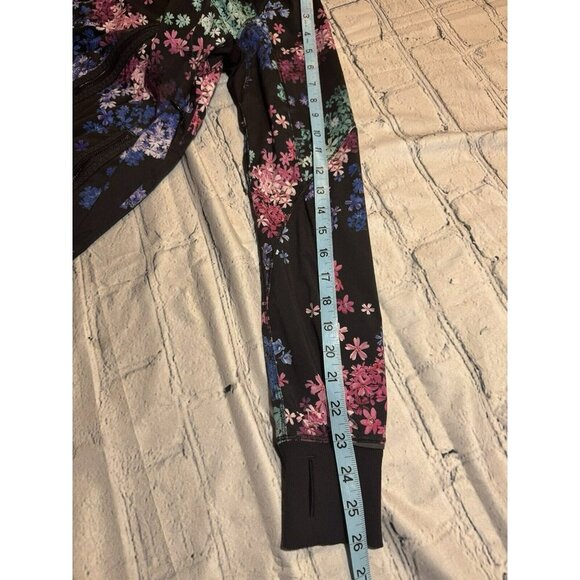 Lululemon Run: Bandit Jacket Petal Pop Multi / Black Size 4 - Picture 12 of 15